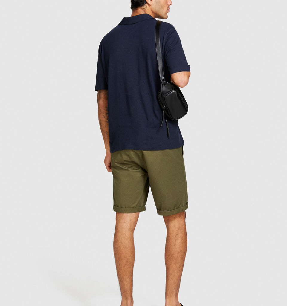 Slim fit bermudas - men's slim fit trousers - Military Green | Sisley image number 3